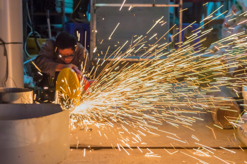 coiffure-SANARY SUR MER-min_work-man-workshop-steel-equipment-metal-496138-pxhere.com